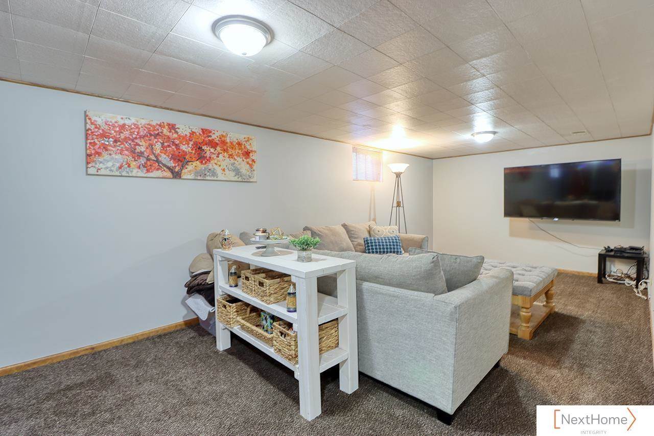 400 Frost Drive, Lincoln, NE 68510