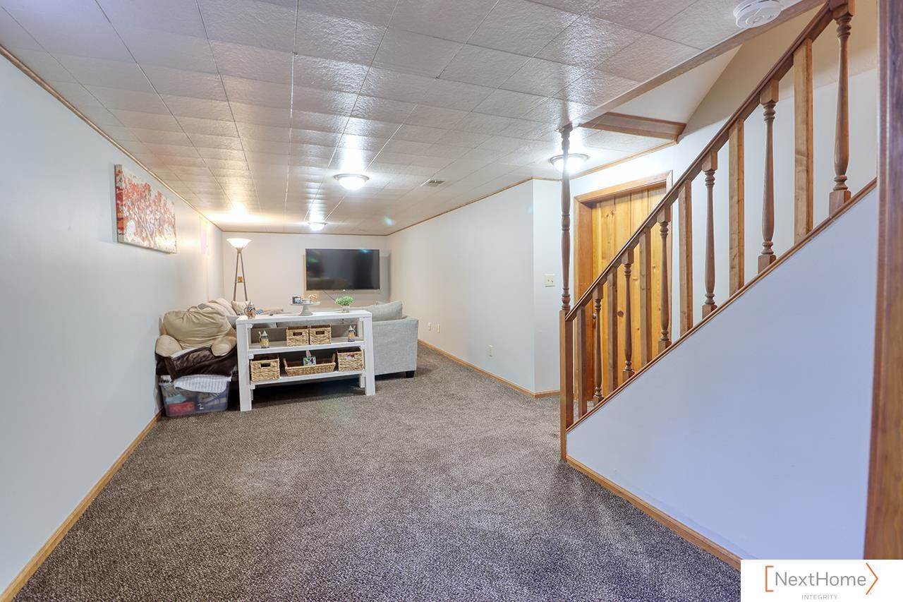 400 Frost Drive, Lincoln, NE 68510