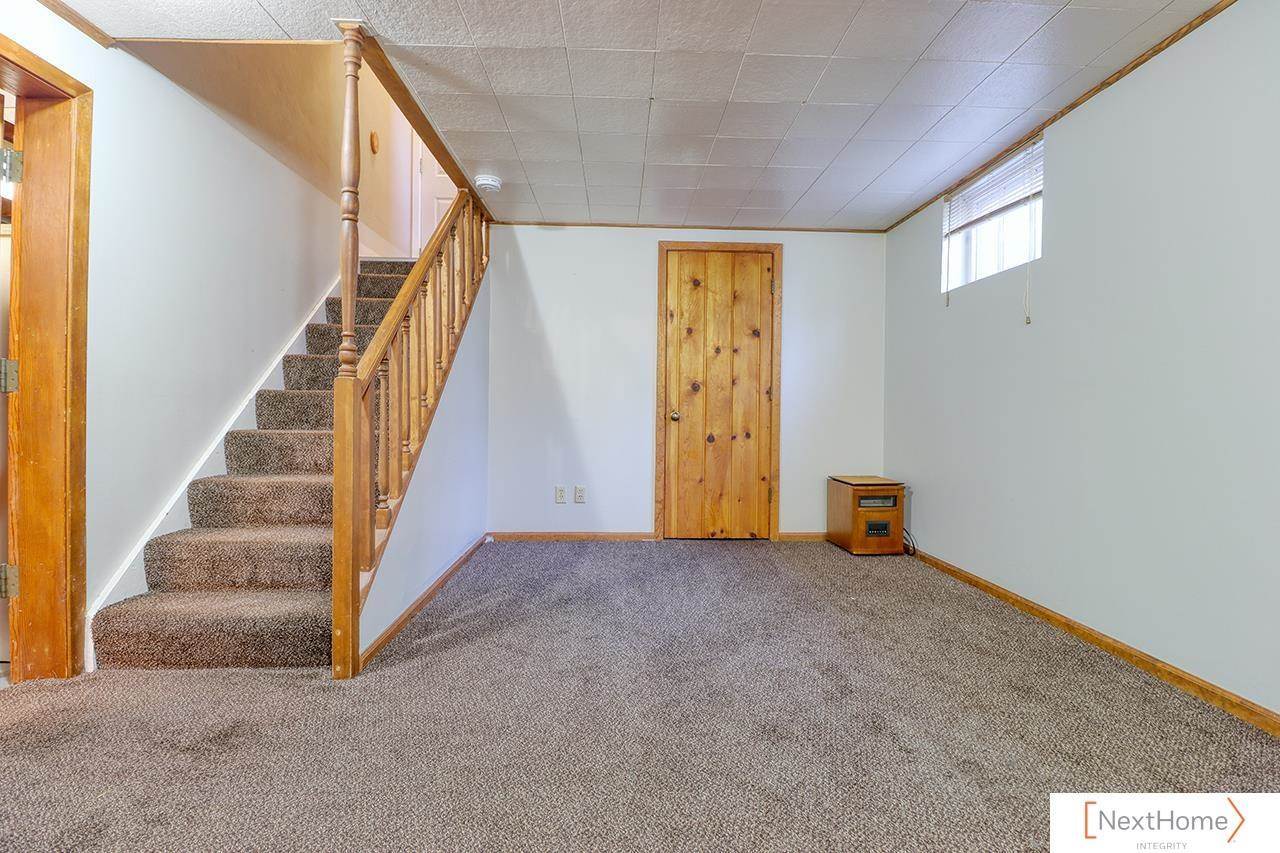 400 Frost Drive, Lincoln, NE 68510