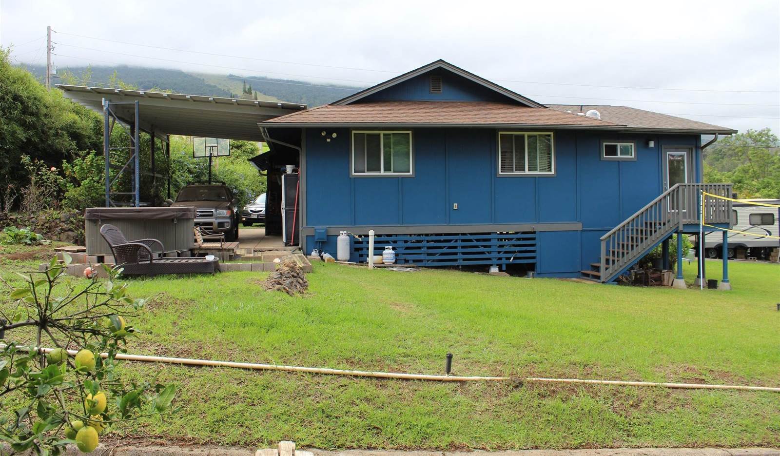 54 Keanuhea St, Kula, HI 96790