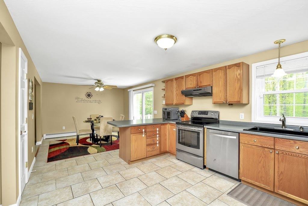 13 Pineview Rd, Dudley, MA 01571