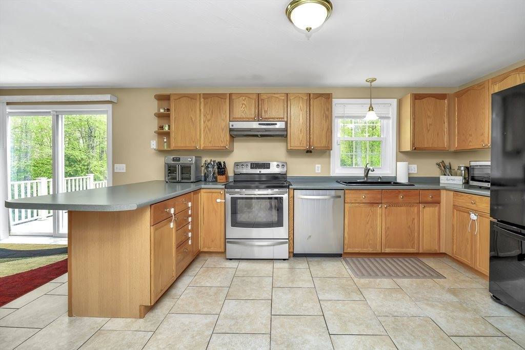 13 Pineview Rd, Dudley, MA 01571