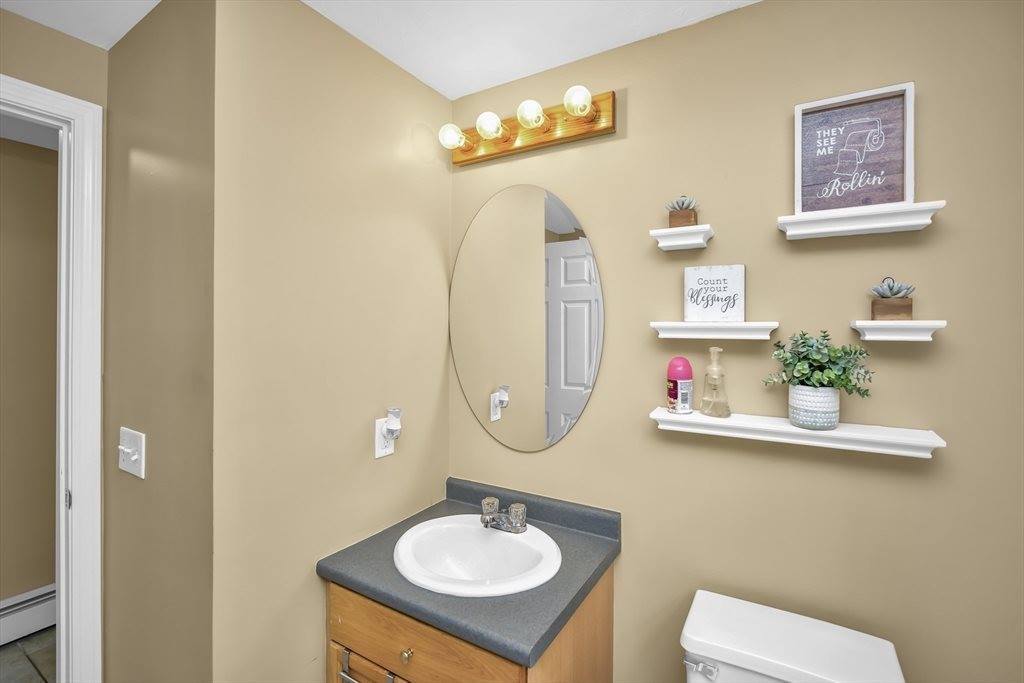 13 Pineview Rd, Dudley, MA 01571