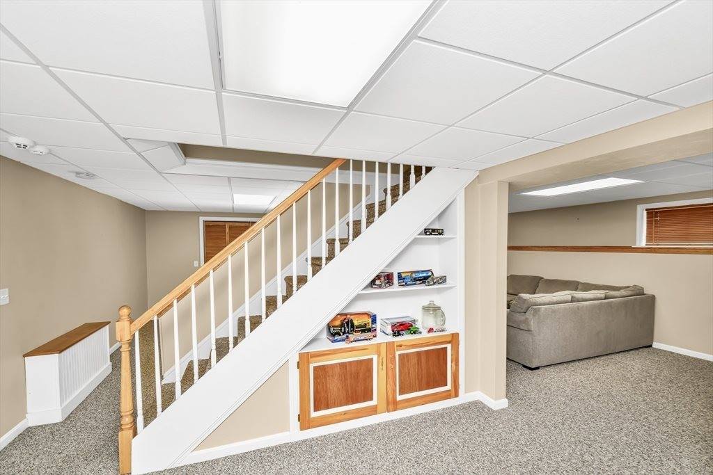 13 Pineview Rd, Dudley, MA 01571