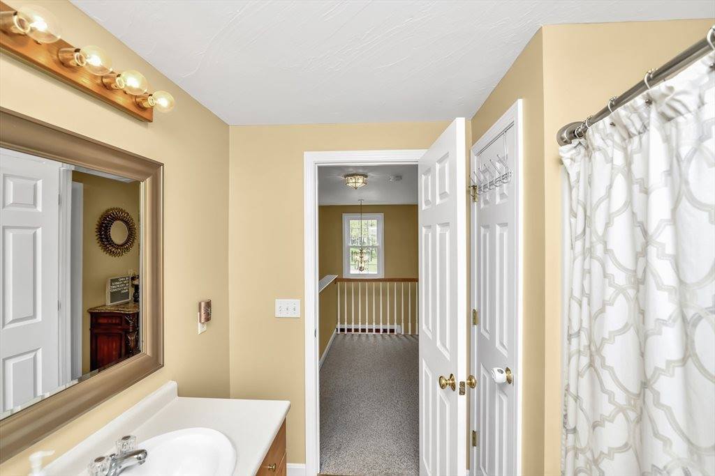 13 Pineview Rd, Dudley, MA 01571