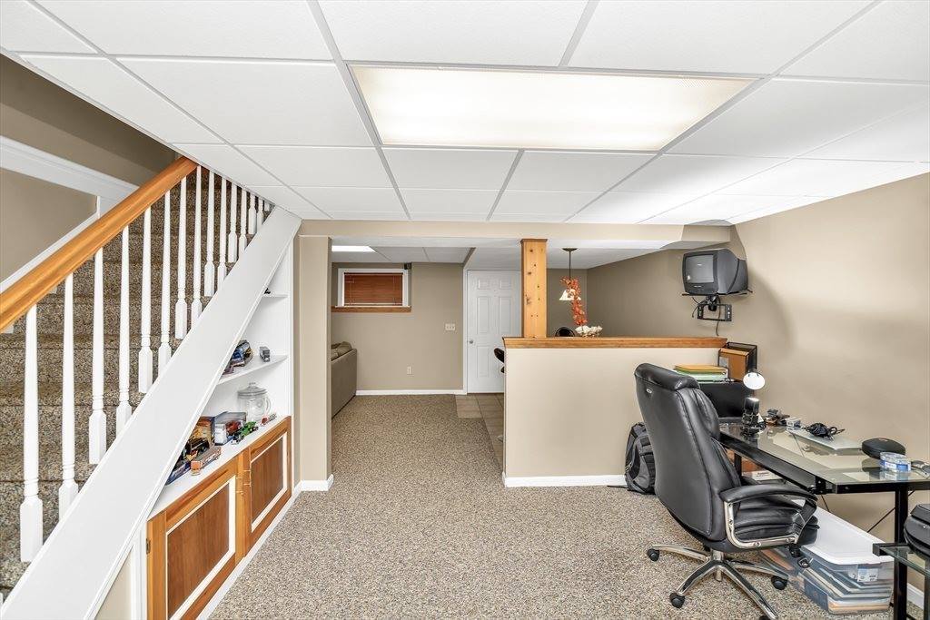 13 Pineview Rd, Dudley, MA 01571