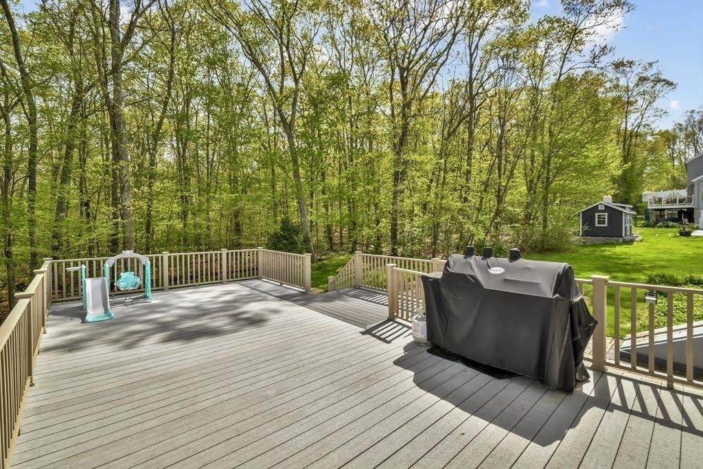 13 Pineview Rd, Dudley, MA 01571