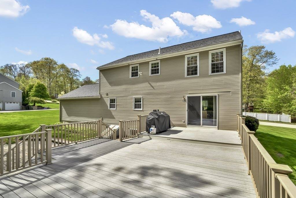 13 Pineview Rd, Dudley, MA 01571