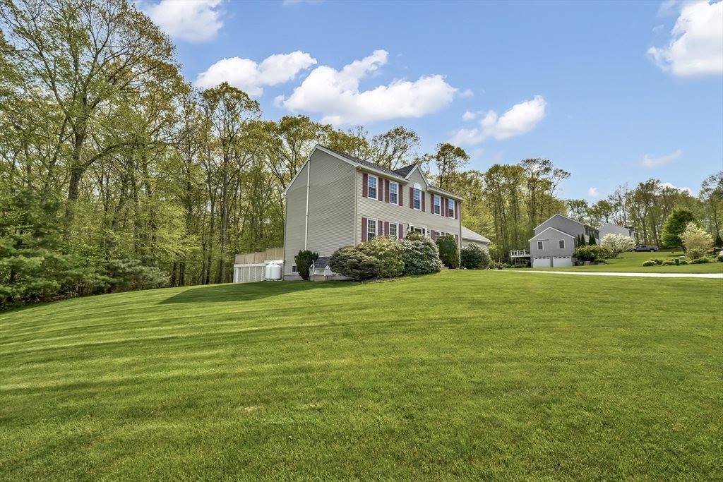 13 Pineview Rd, Dudley, MA 01571