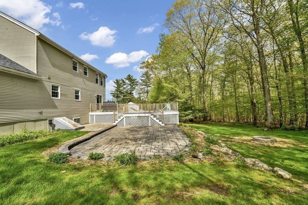 13 Pineview Rd, Dudley, MA 01571