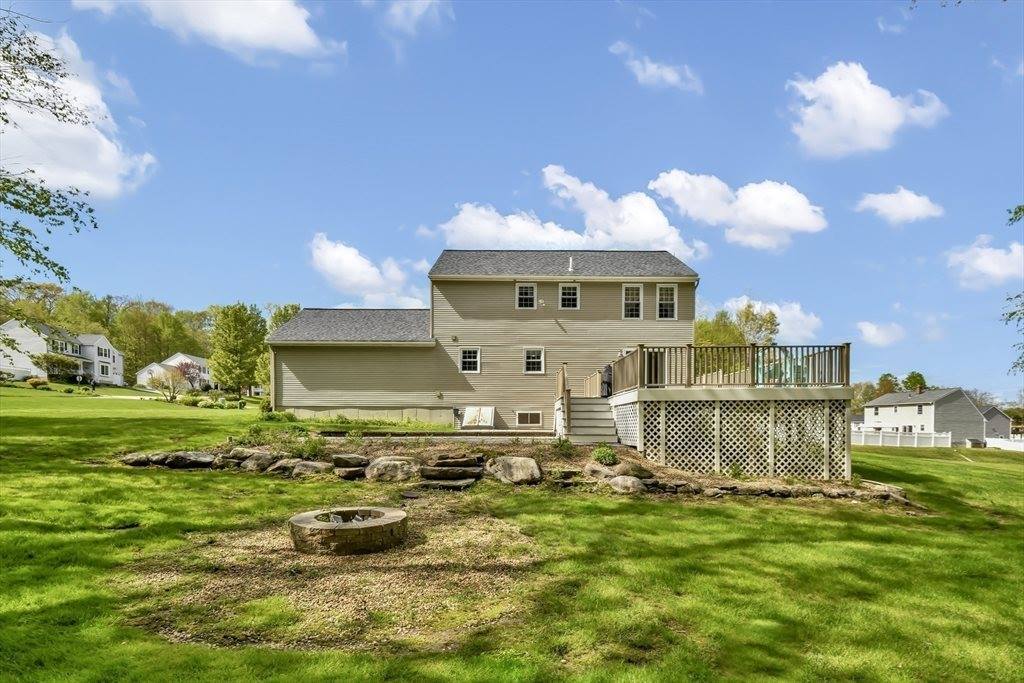 13 Pineview Rd, Dudley, MA 01571