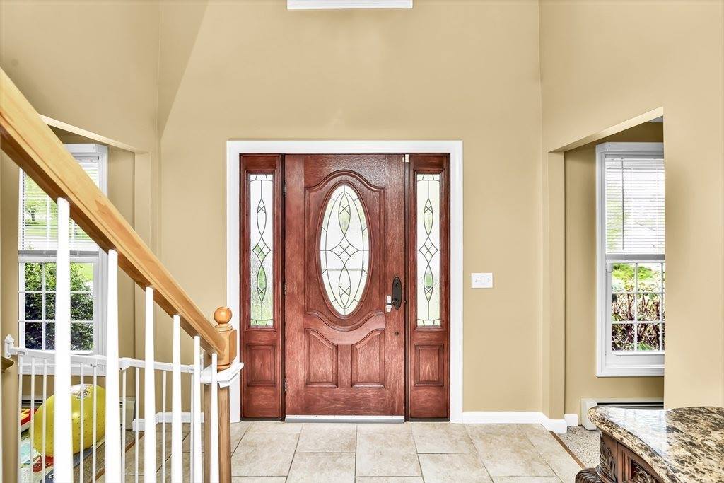 13 Pineview Rd, Dudley, MA 01571