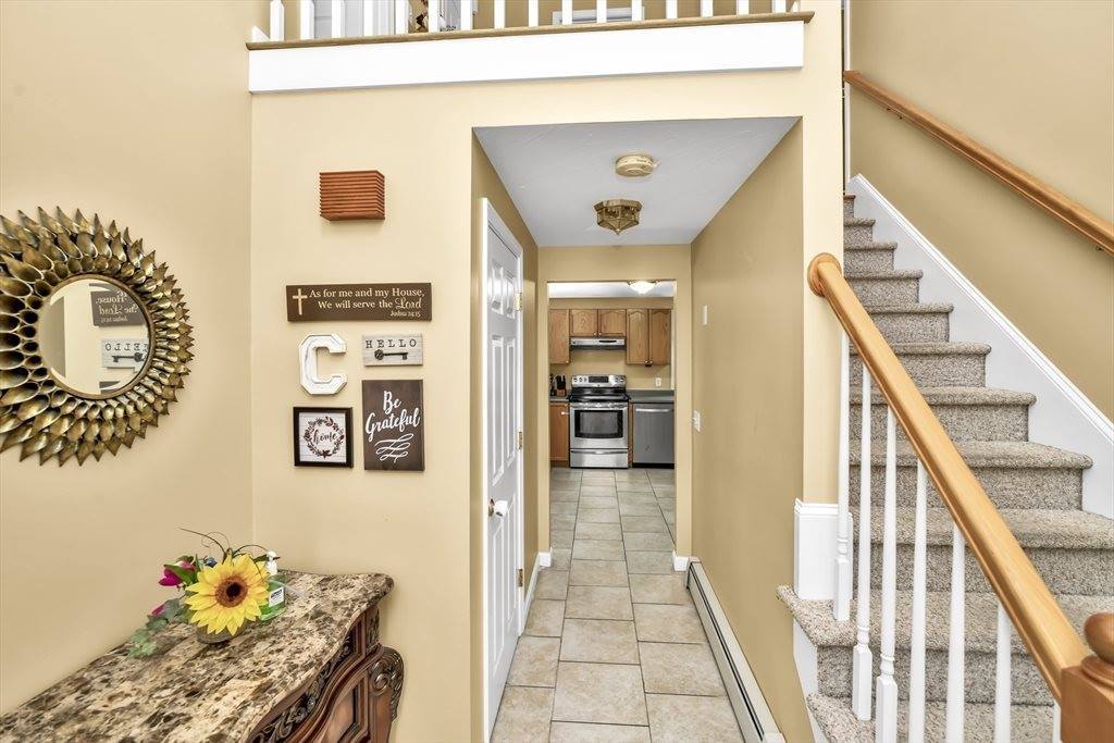 13 Pineview Rd, Dudley, MA 01571