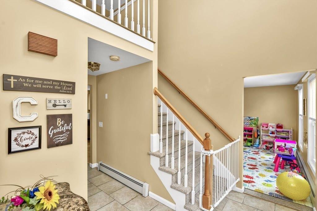 13 Pineview Rd, Dudley, MA 01571