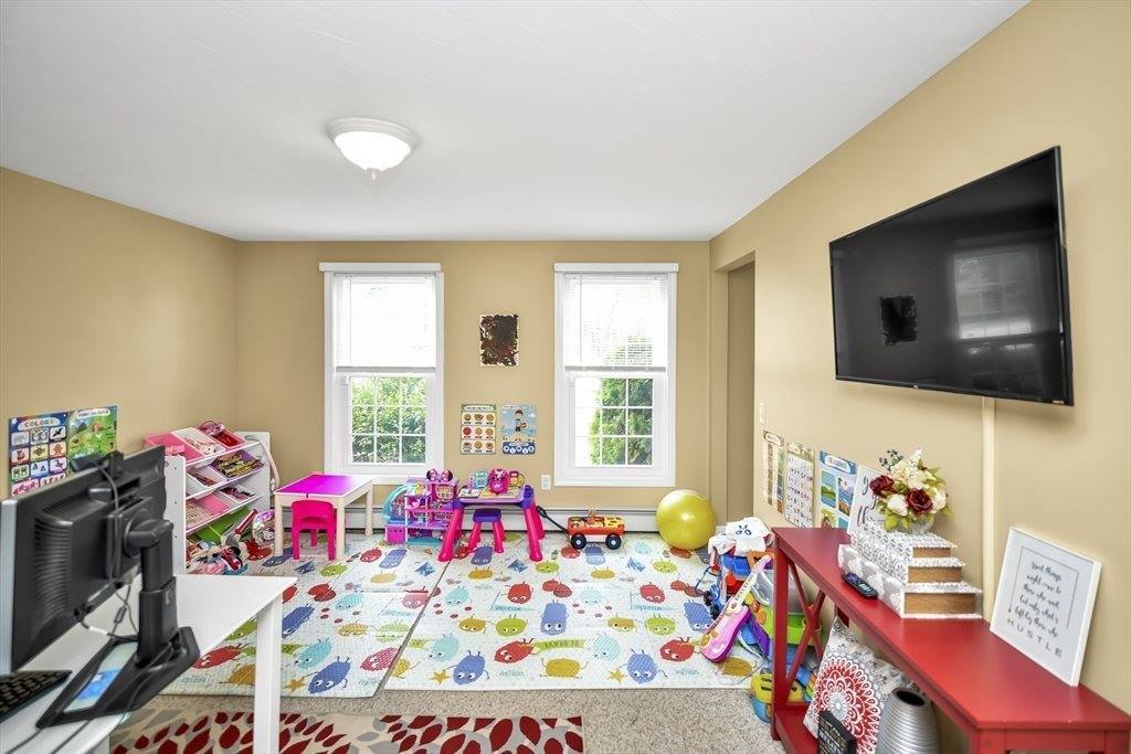 13 Pineview Rd, Dudley, MA 01571