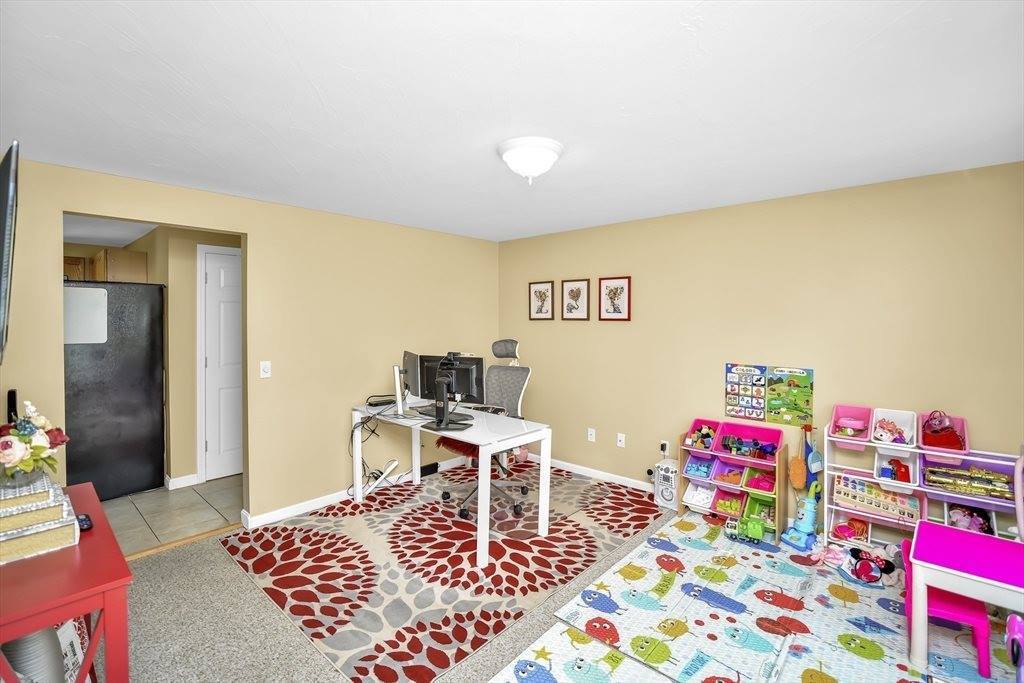 13 Pineview Rd, Dudley, MA 01571