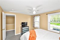 13 Pineview Rd, Dudley, MA 01571