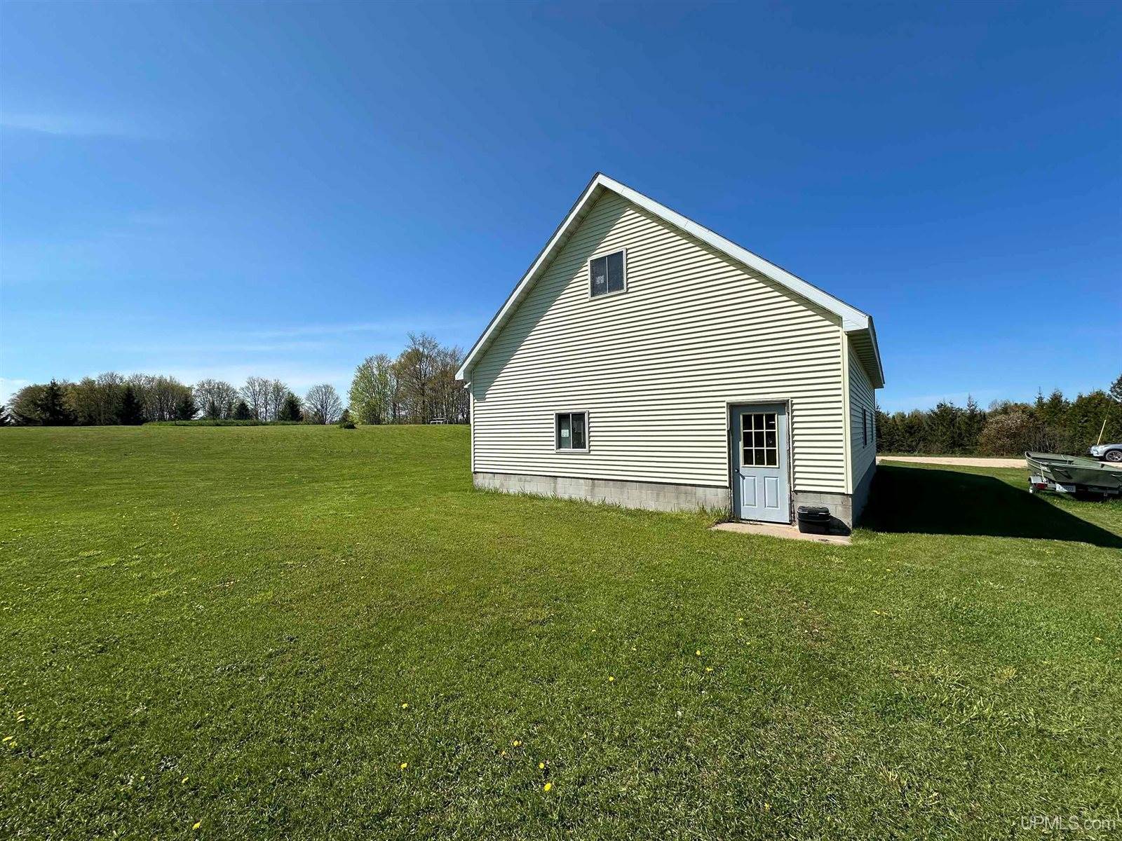 5583 Hallstrom Road, Rumely, MI 49826