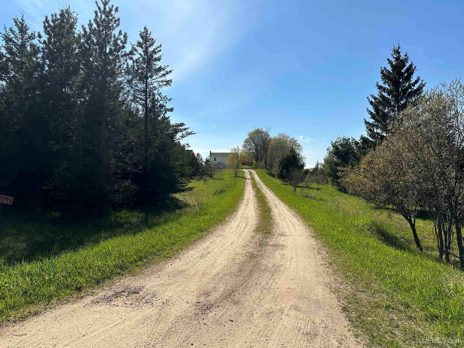 5583 Hallstrom Road, Rumely, MI 49826