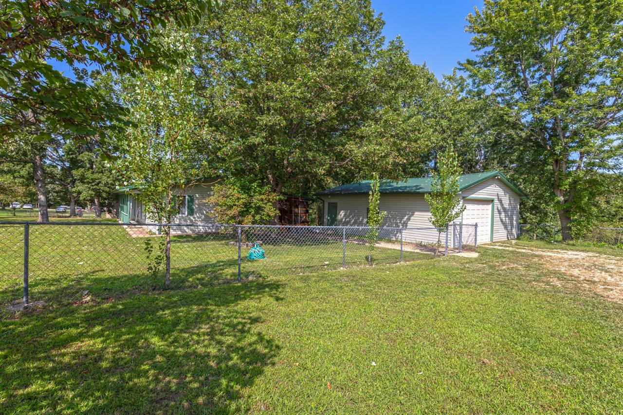 14206 Hwy AW, Plato, MO 65552