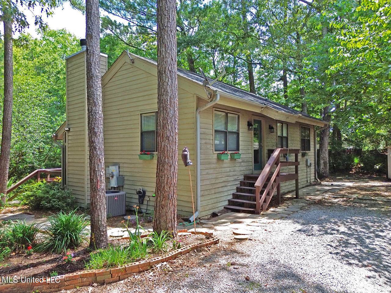 3412 North 4th Street, Ocean Springs, MS 39564