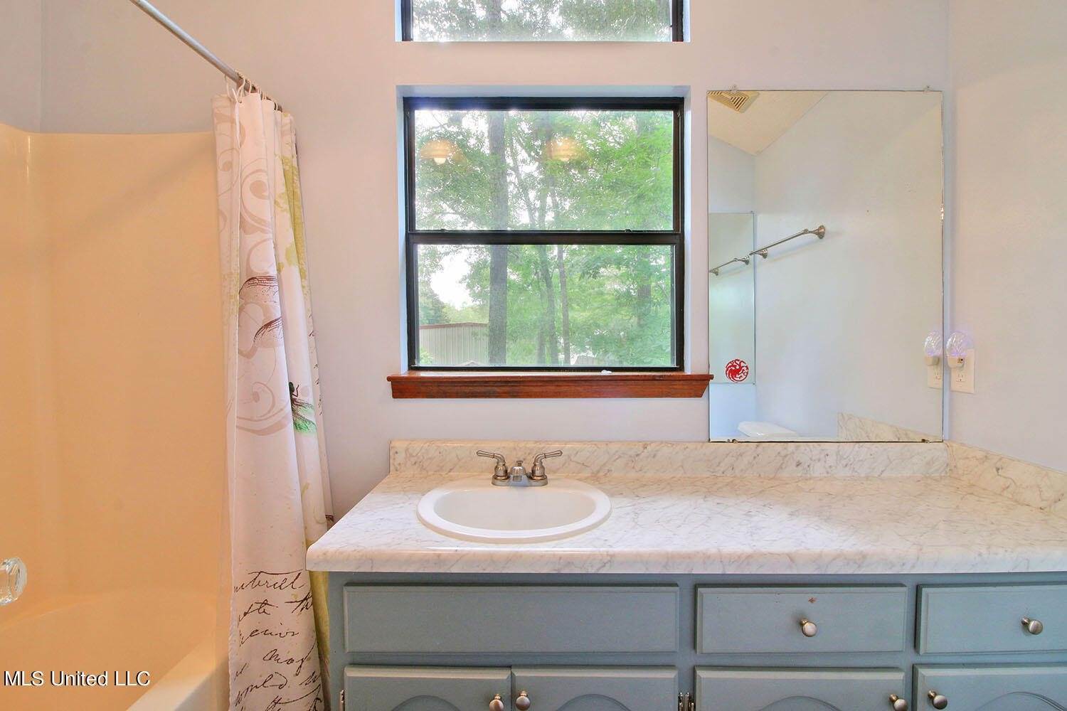 3412 North 4th Street, Ocean Springs, MS 39564