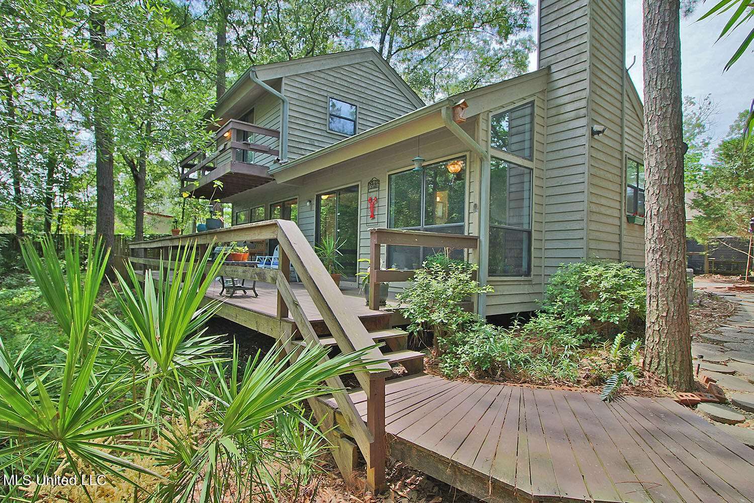 3412 North 4th Street, Ocean Springs, MS 39564