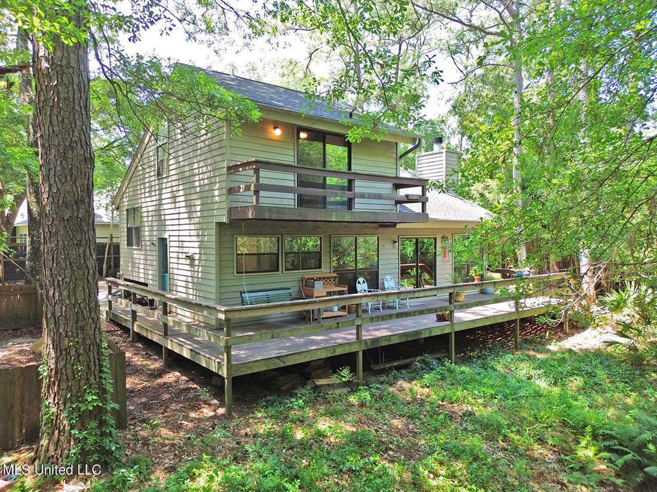 3412 North 4th Street, Ocean Springs, MS 39564