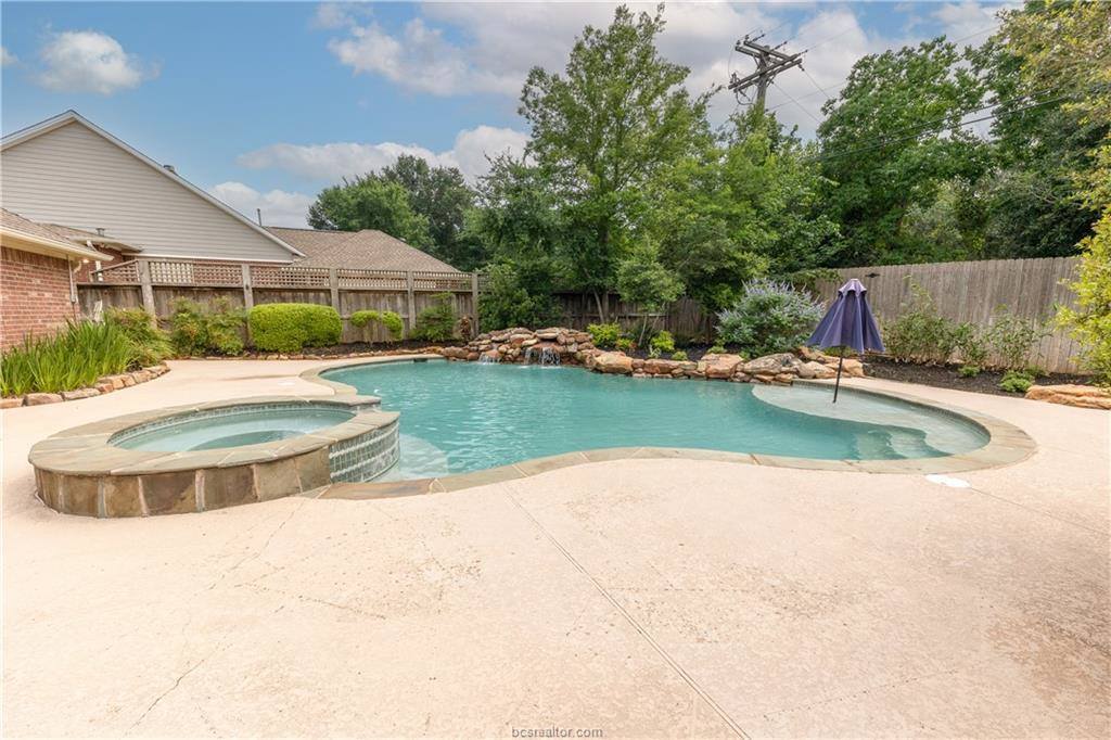9213 Brookwater Circle, College Station, TX 77845