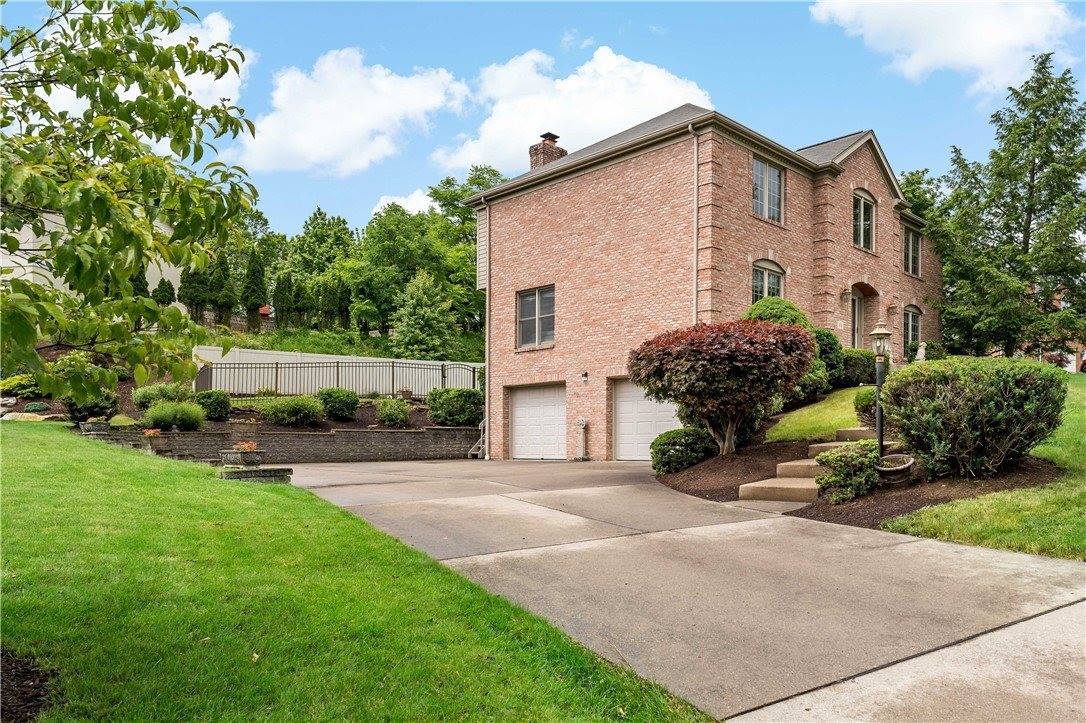 100 Barnwood Dr, Bethel Park, PA 15102