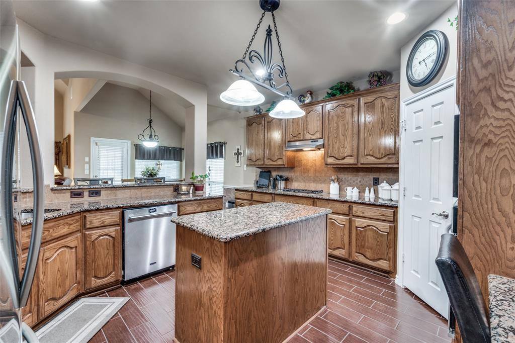 916 Sunrise Drive, Kennedale, TX 76060