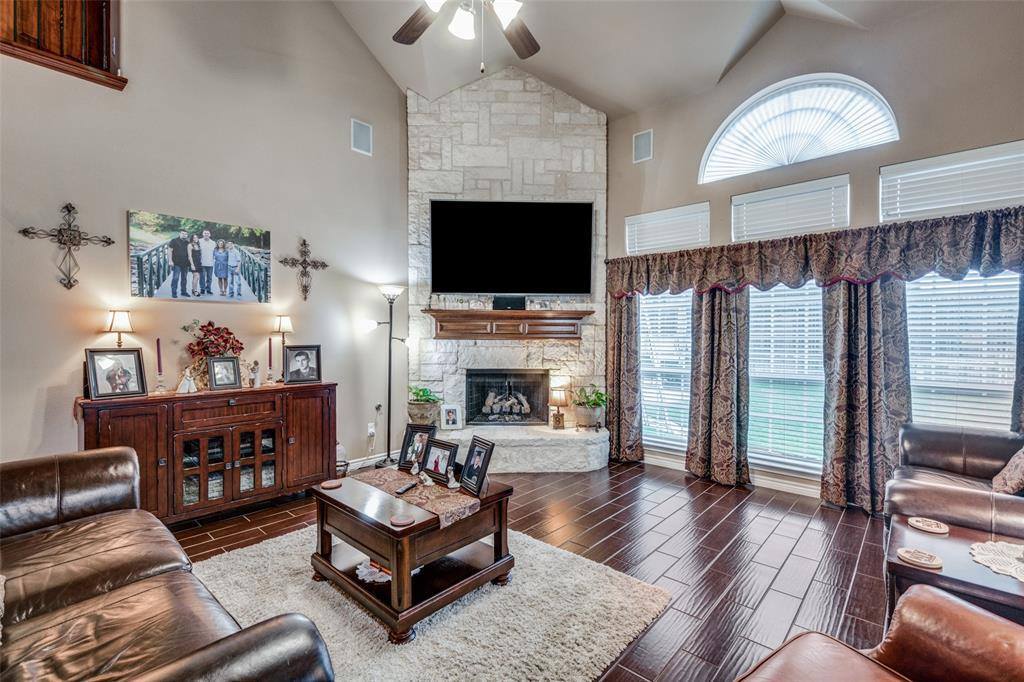 916 Sunrise Drive, Kennedale, TX 76060