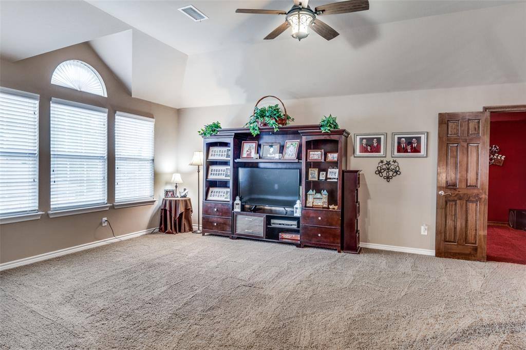 916 Sunrise Drive, Kennedale, TX 76060