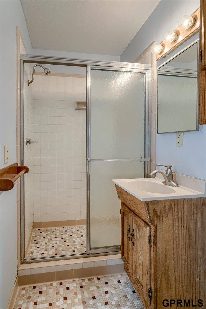 11625 Burke Street, Omaha, NE 68154