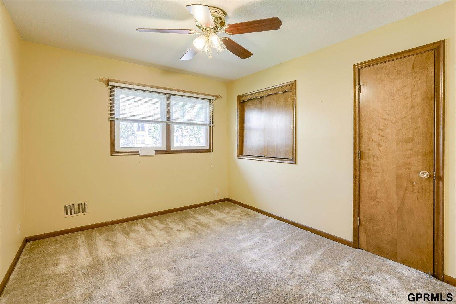 11625 Burke Street, Omaha, NE 68154