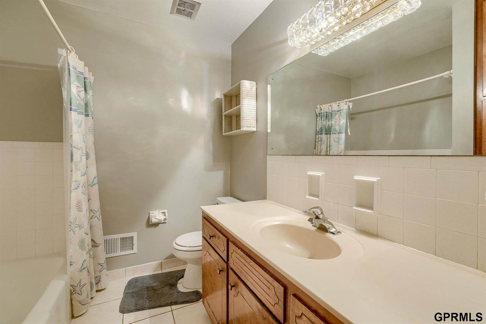 11625 Burke Street, Omaha, NE 68154