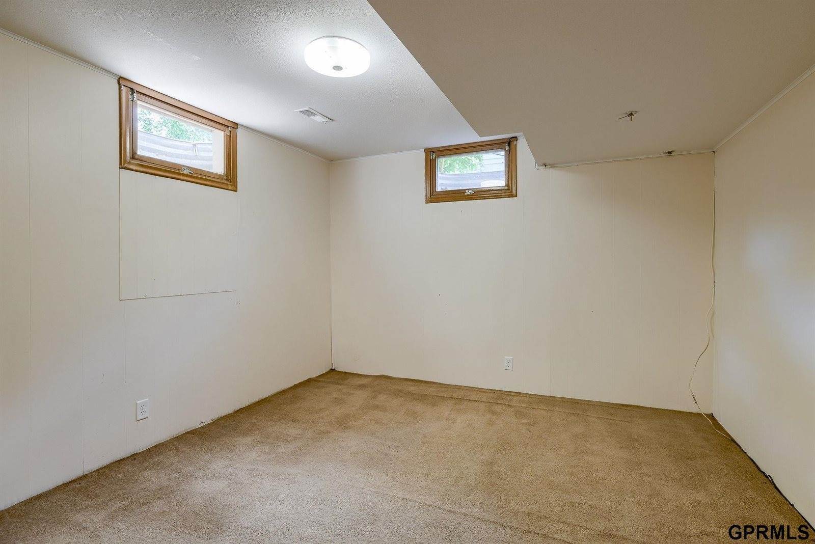 11625 Burke Street, Omaha, NE 68154