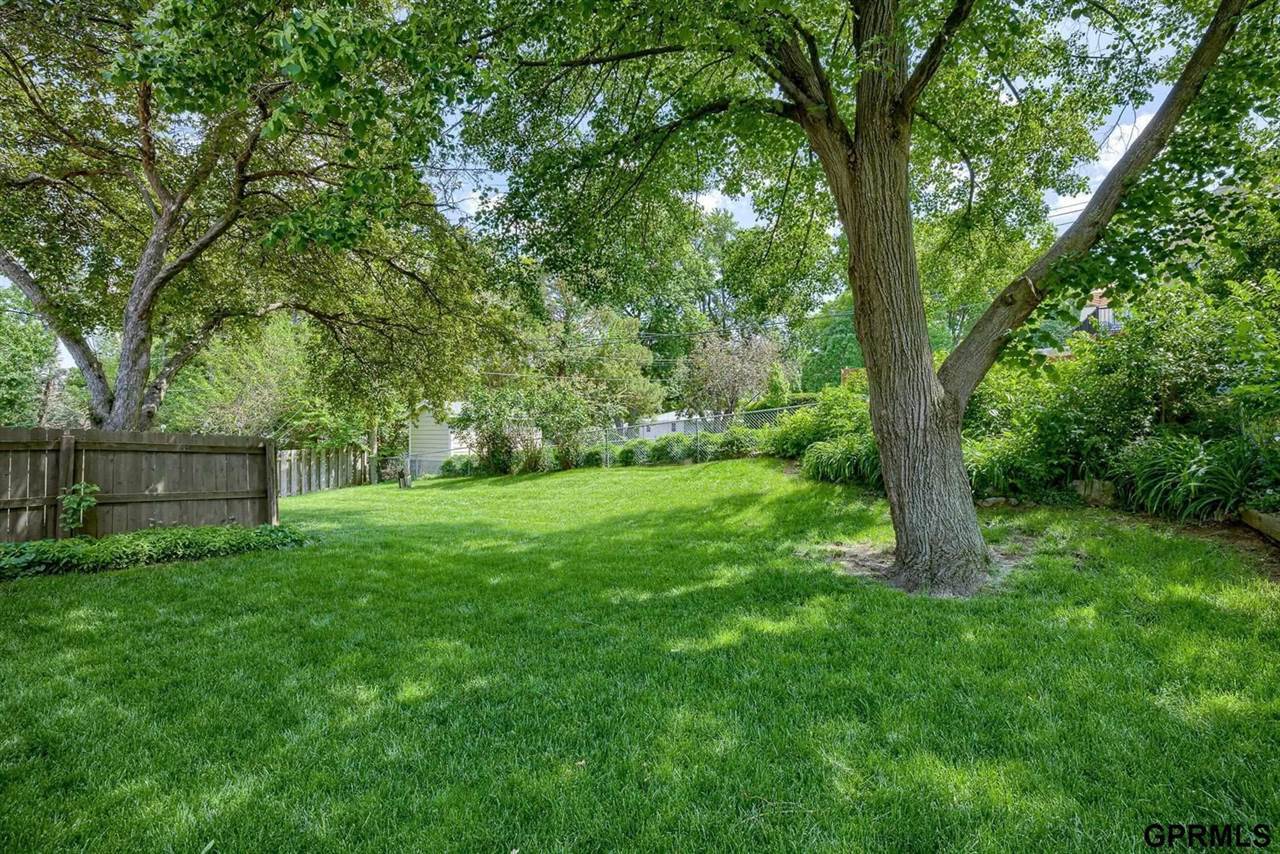 11625 Burke Street, Omaha, NE 68154