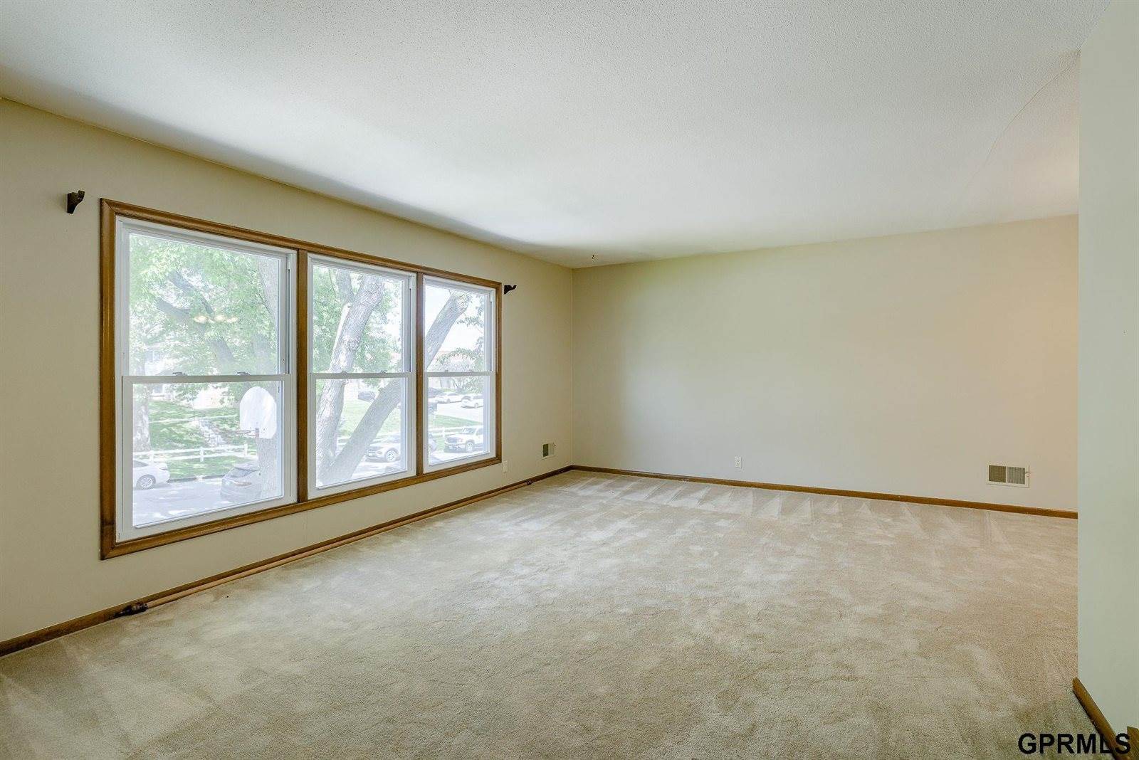 11625 Burke Street, Omaha, NE 68154