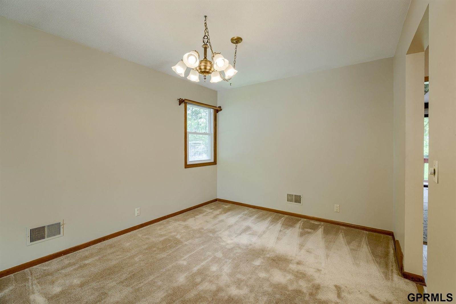 11625 Burke Street, Omaha, NE 68154