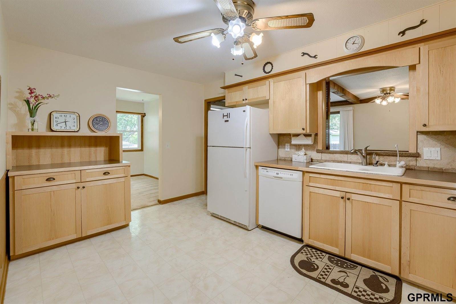 11625 Burke Street, Omaha, NE 68154