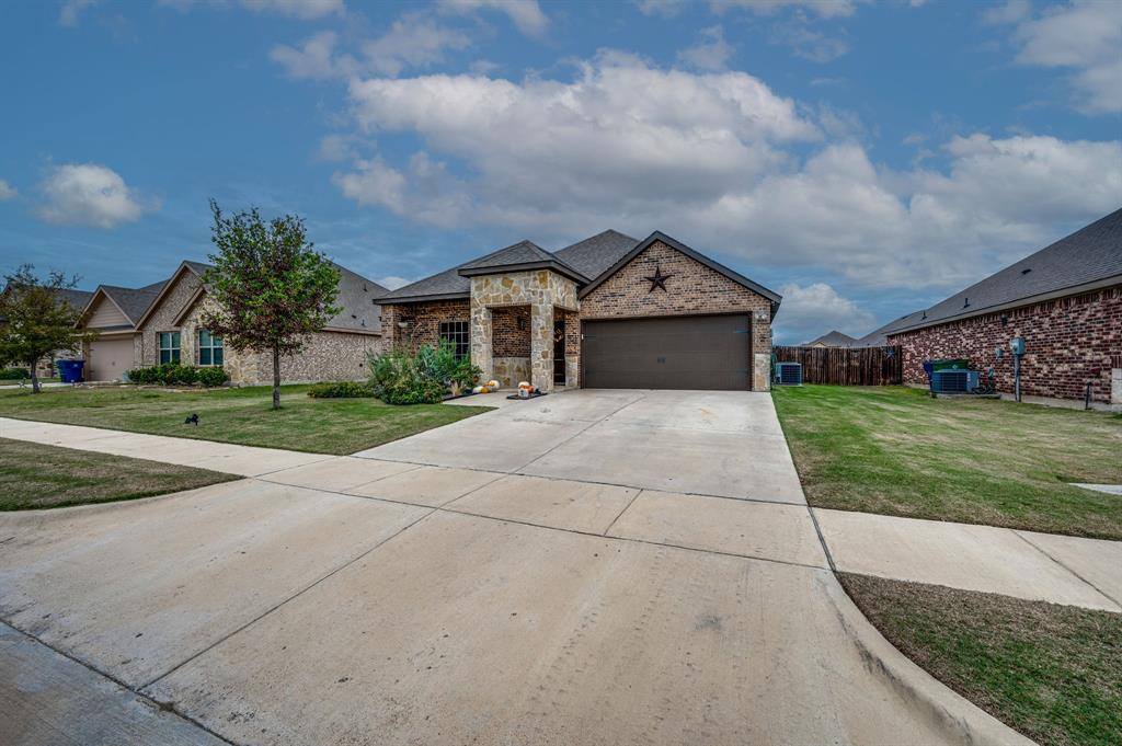 1539 Woodlake Drive, Waxahachie, TX 75165