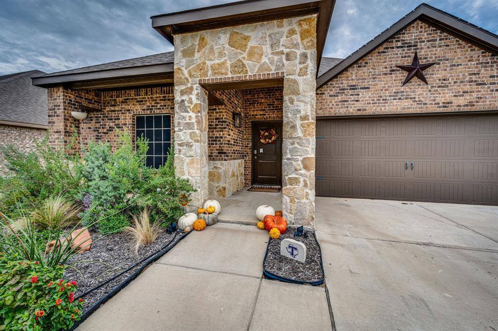 1539 Woodlake Drive, Waxahachie, TX 75165