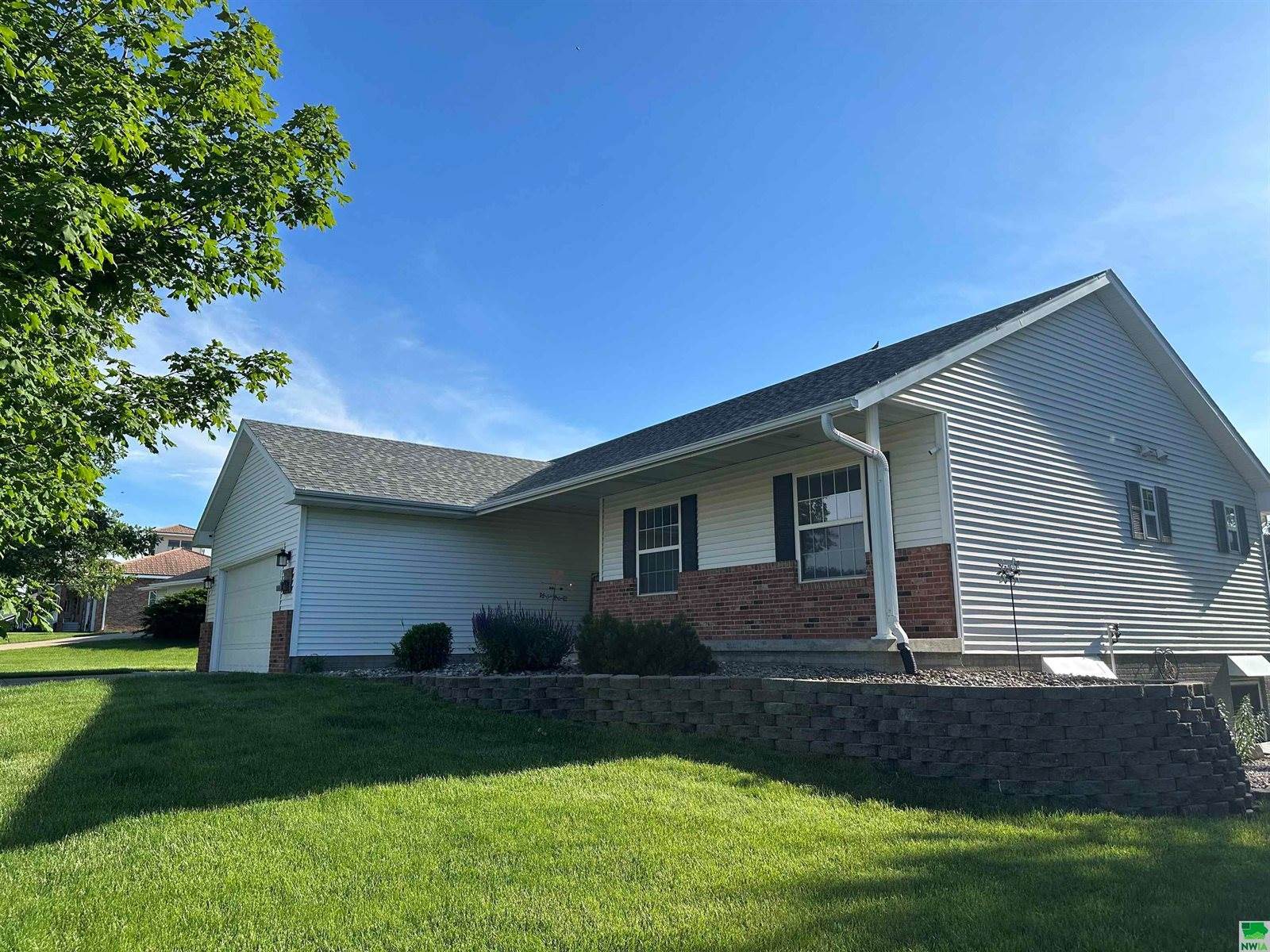 1031 Westerner Dr., Akron, IA 51001