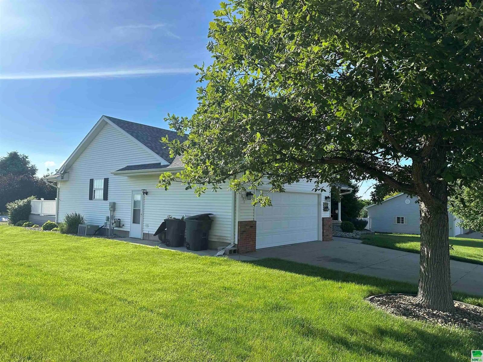 1031 Westerner Dr., Akron, IA 51001