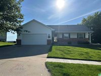 1031 Westerner Dr., Akron, IA 51001