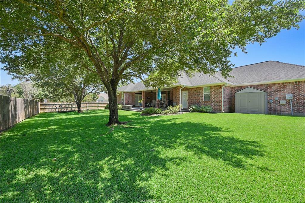 823 Plum Hollow Drive, College Station, TX 77845