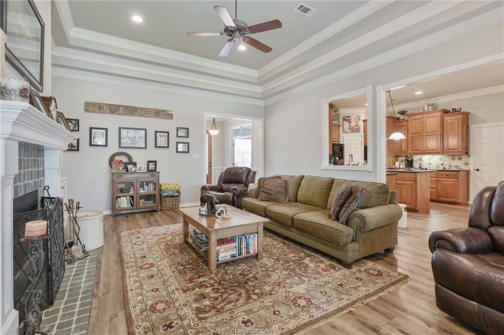 823 Plum Hollow Drive, College Station, TX 77845