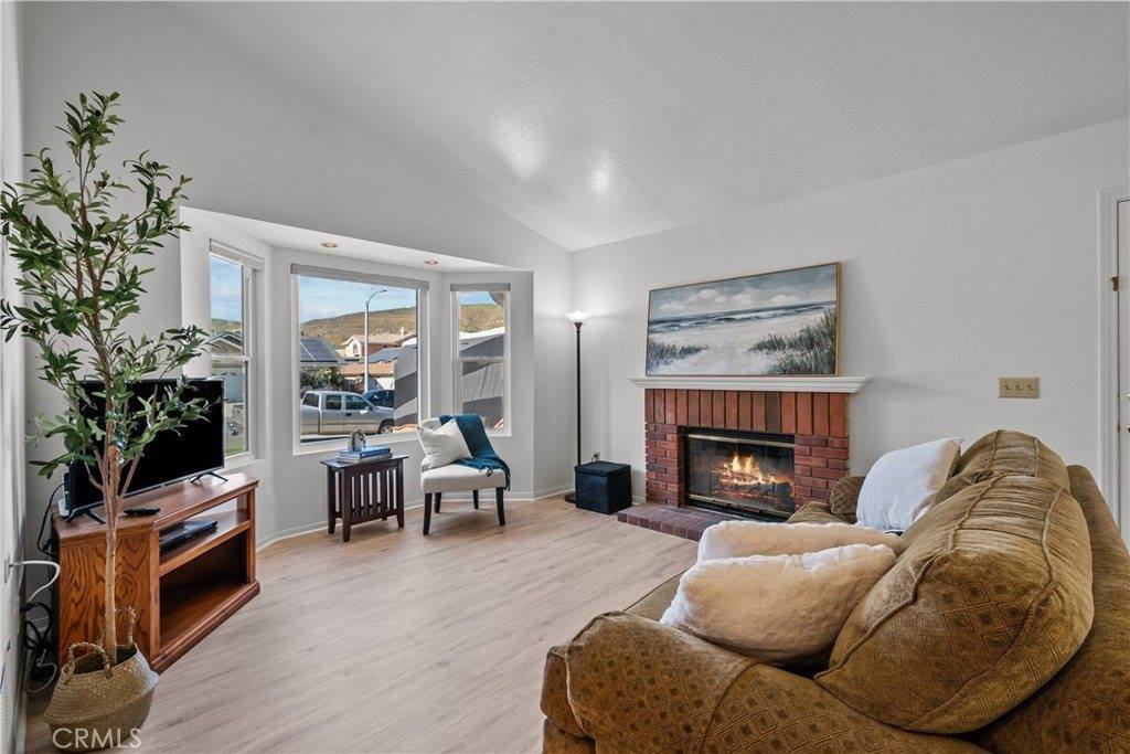 28484 Victoria Road, Castaic, CA 91384