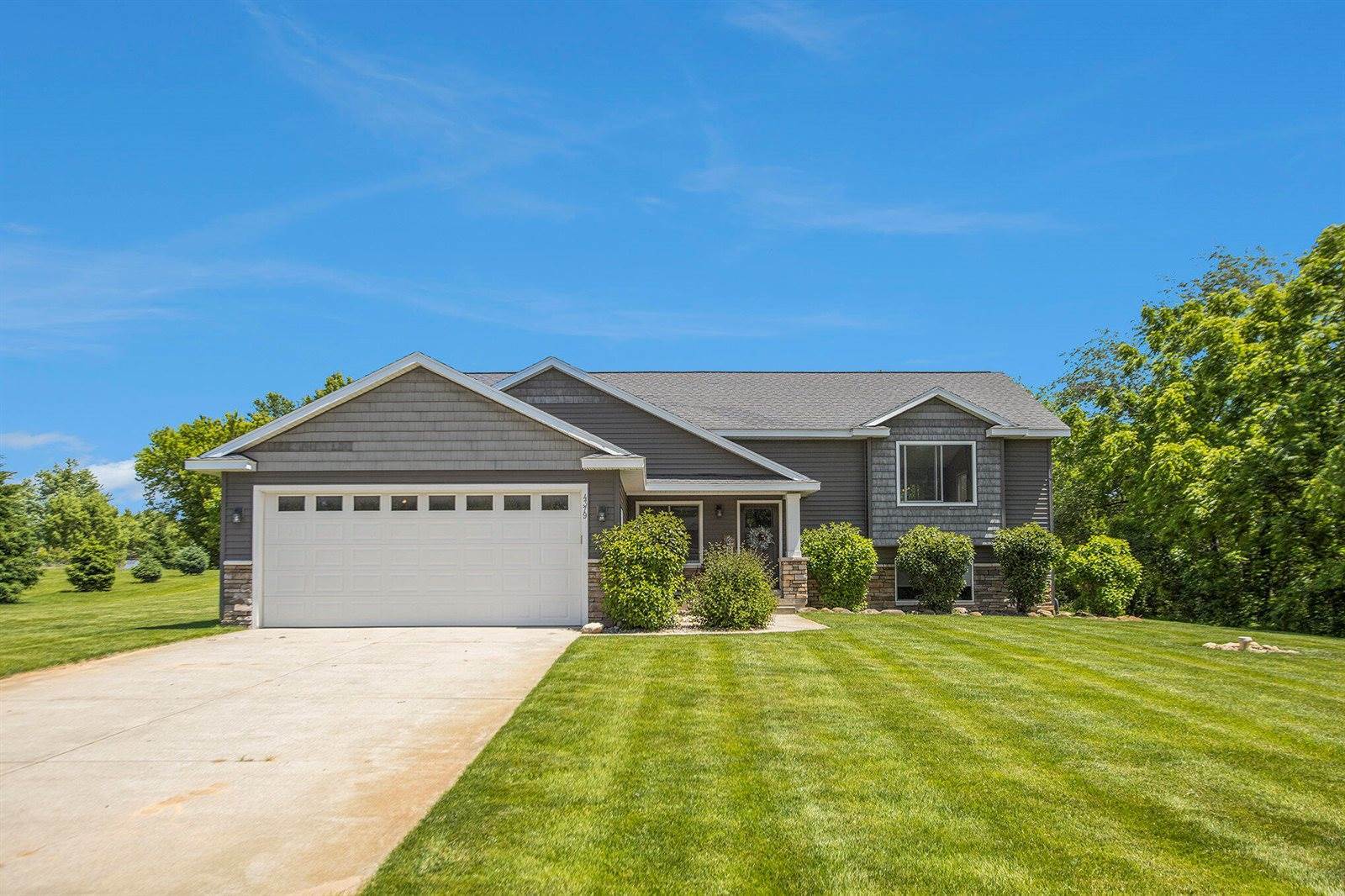 4379 Oakland Hills Drive, Dorr, MI 49323
